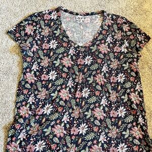 LOFT Maternity Black/Navy Floral Short-Sleeve V-Neck Top - Pink & White Flowers